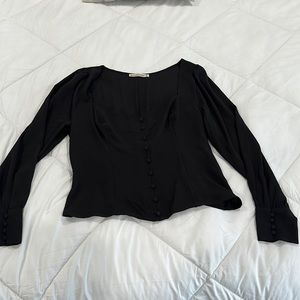 ABERCROMBIE & FITCH black blouse 9 button v neck front